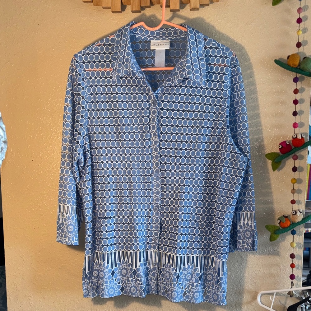 EUC VINTAGE Alfred Dunner brand blue dot shirt featuring semi-sheer fabric, 3/4